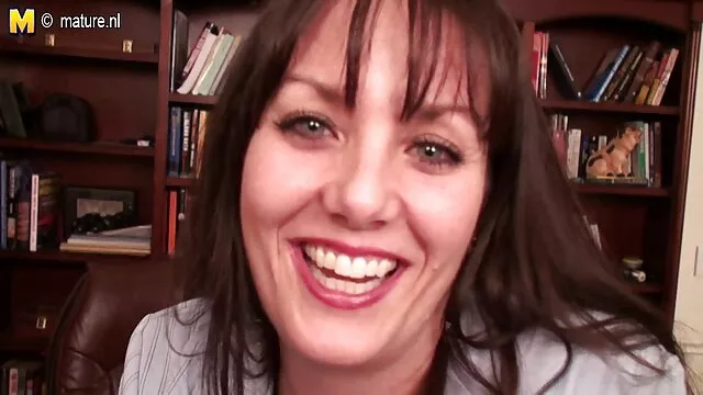 Ella hace garganta profunda y se atraganta con su videos de ancianas calientes polla