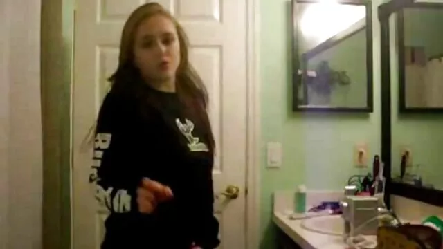 Daisy seduce a su tutor y ancianas mexicanas calientes le paga a su manera