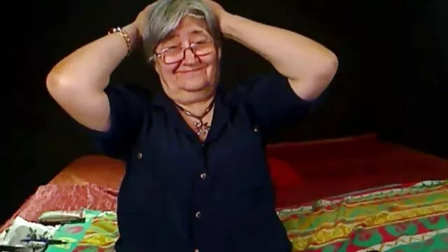 Madrastras sensuales abuelas calientes desnudas pequeño ayudante nubil
