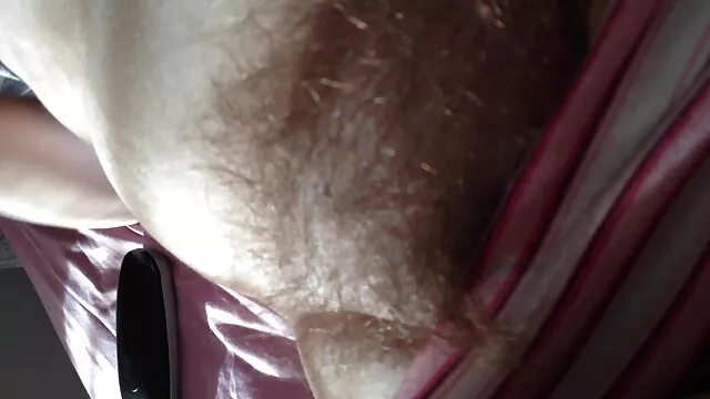 Nena impresionante está abuelas calientes y peludas lista para una perforación de coño hardcore