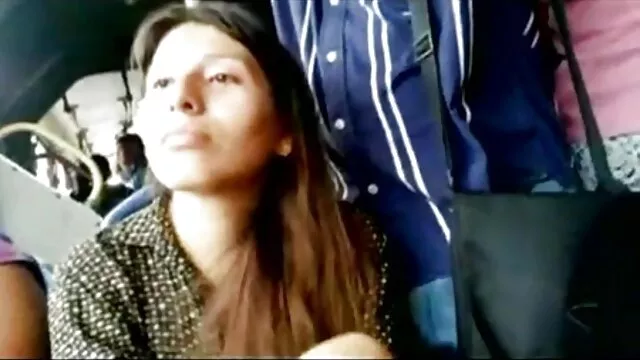 Ébano chica en medias trabajando con el pie, masturbación abuelas candentes con la mano y la masturbación
