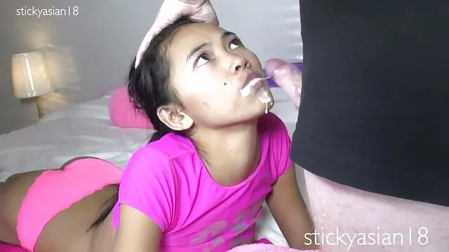 Tiempo de juguete en la cocina con abuela gorda y caliente MILF