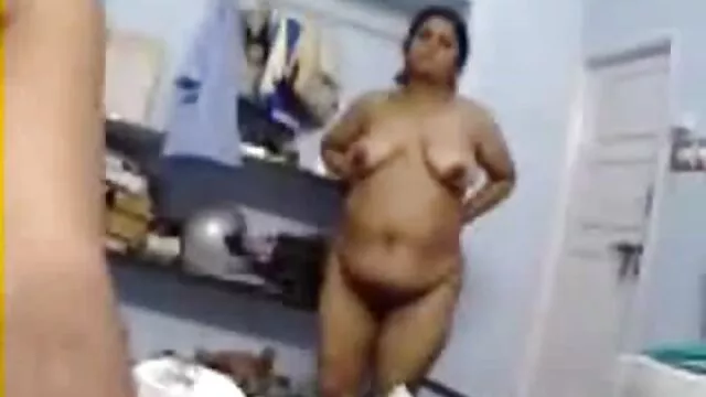 Pareja de lesbianas cachonda bajando y comiendo coño mojado ancianas muy calientes