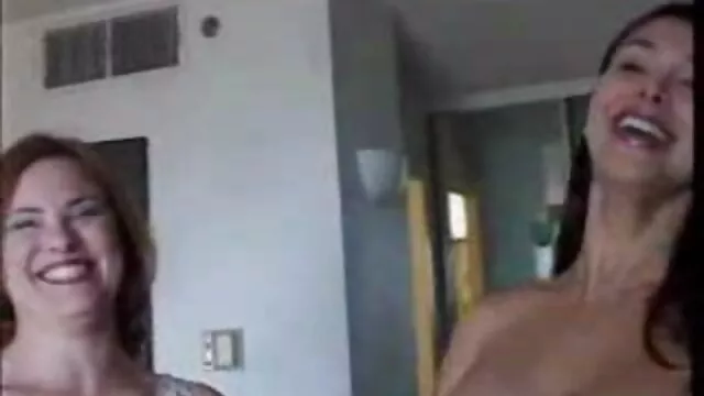 Lesbianas maduras, Lilian y Ninette abuelas calientes follando # 2 (Recoloreadas)