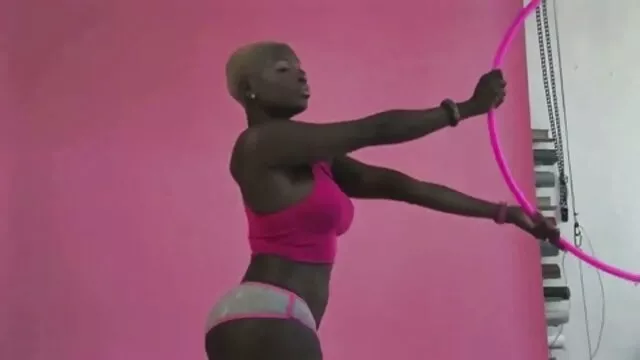 bella abuela caliente se folla al inquilino en chaqueta vaquera webcam