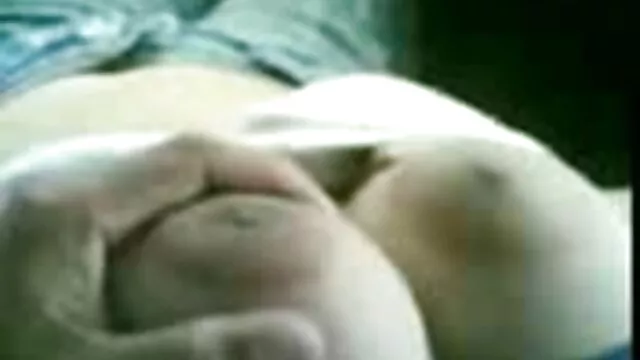 Después de comerse abuelas maduras calientes el coño ella fue penetrada duro.mp4