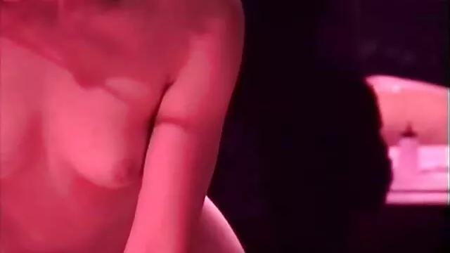 Sexo lésbico salvaje con Veronica Avluv y Christie abuelas super calientes Stevens