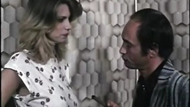 Grito en la noche abuelas calientes cogiendo (1990)