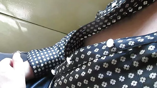 Tailandesa Malina facialized por doble abuelas maduras calientes carga de esperma caliente