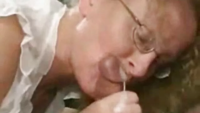 Date Slam abuelas calientes peludas - Morena tetona recibe anal